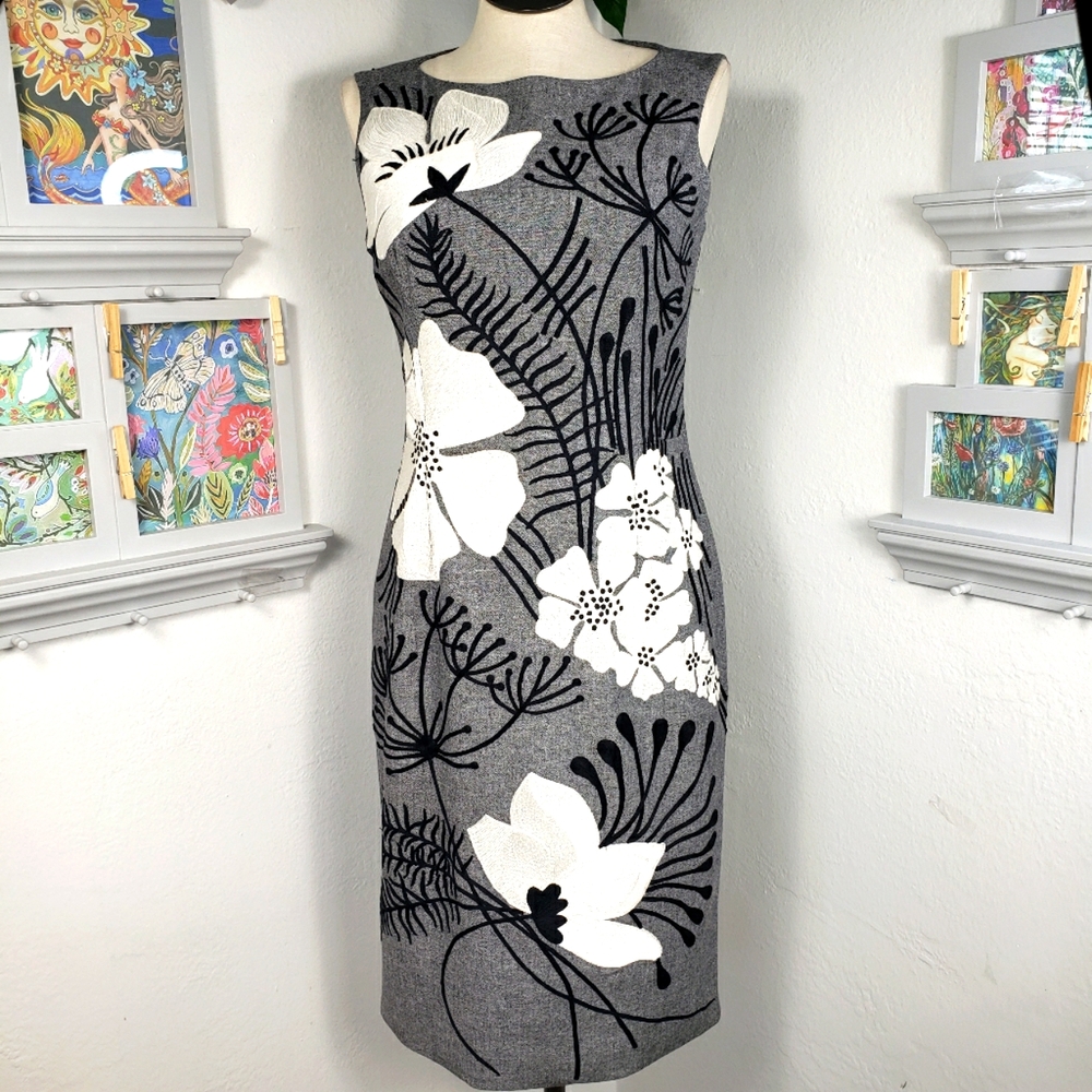 Carolina Herrera Gray Tweed w/ Black & White Embroidered Floral - Luxury 10